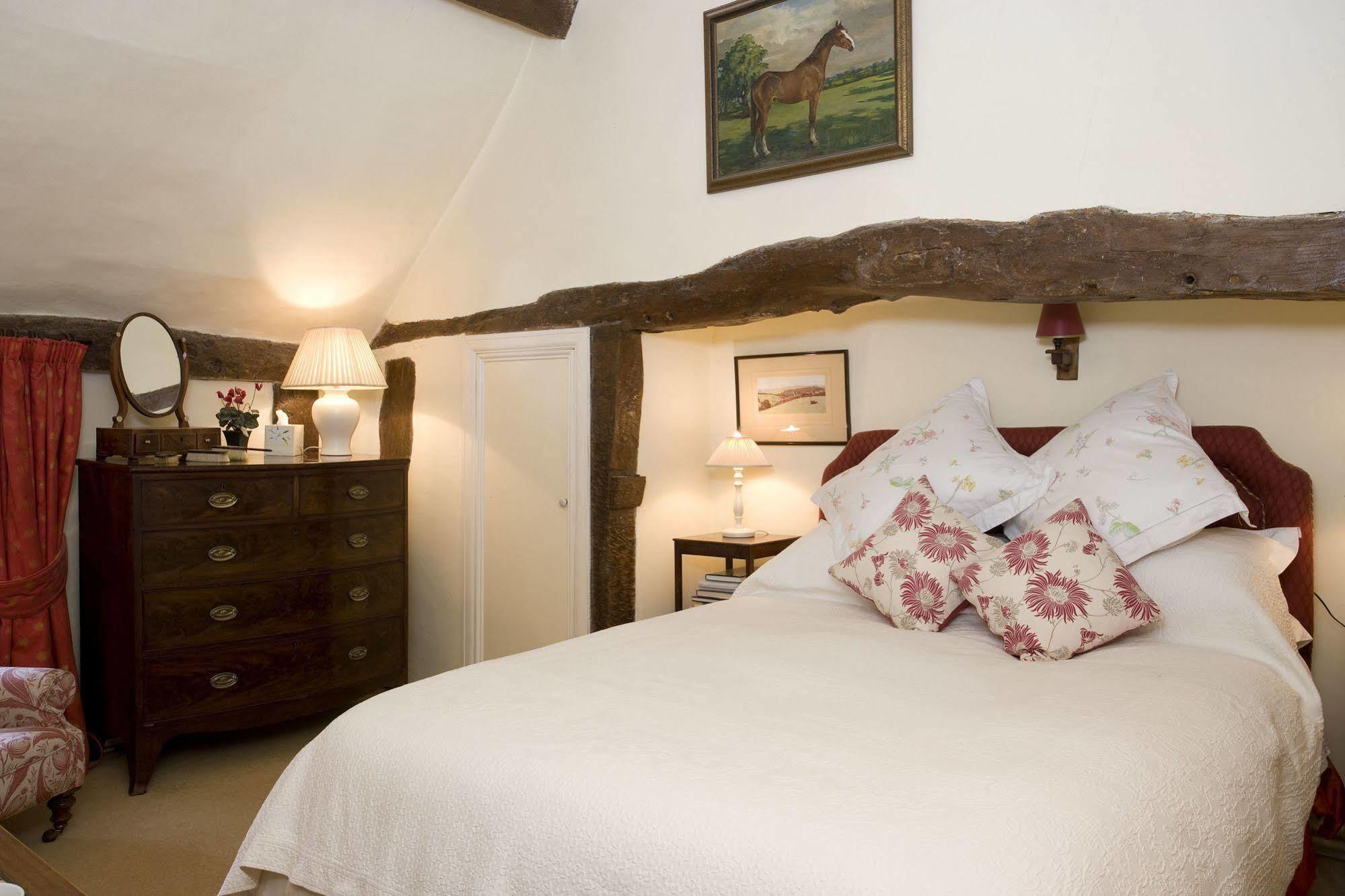 The Old Manor House Bed & Breakfast Halford  Екстериор снимка
